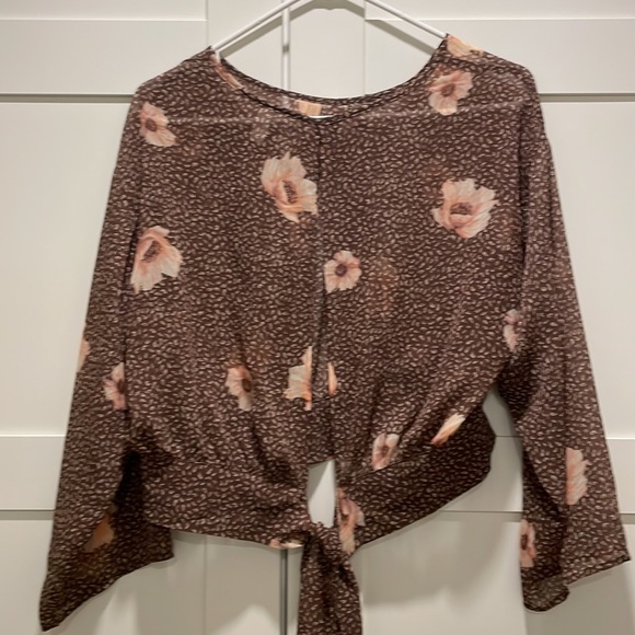 H&M Floral Blouse with Open Back and Tie - Size 6 - Picture 4 of 7